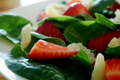Spinach and strawberry salad